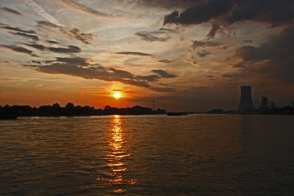 Neulich Abend auf dem Rhein