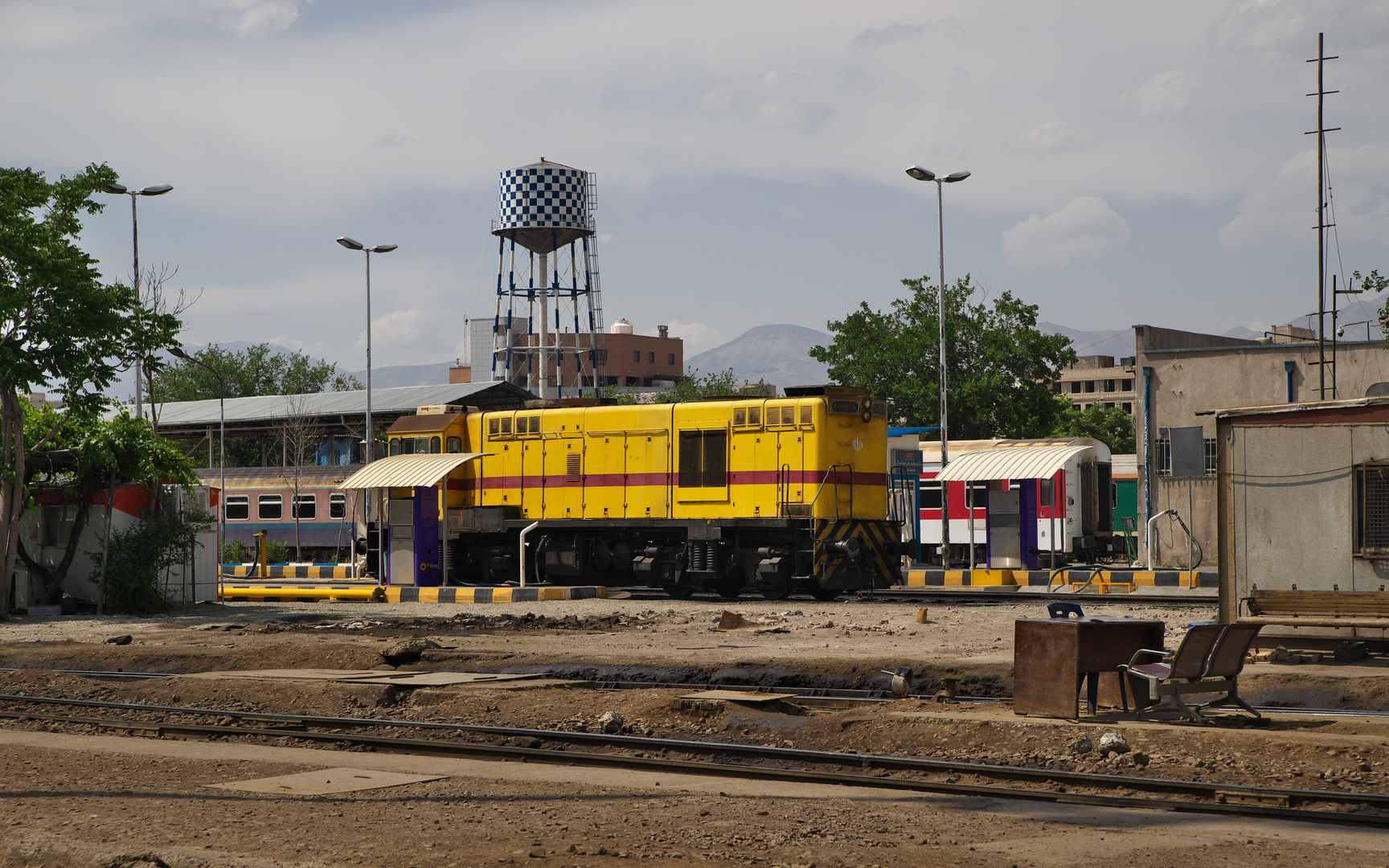 Neulich an der Tanke im Depot Teheran der Iranischen Staatsbahnen ...