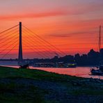 Neulich in Düsseldorf - 6.     Rheinschifffahrt am Morgen