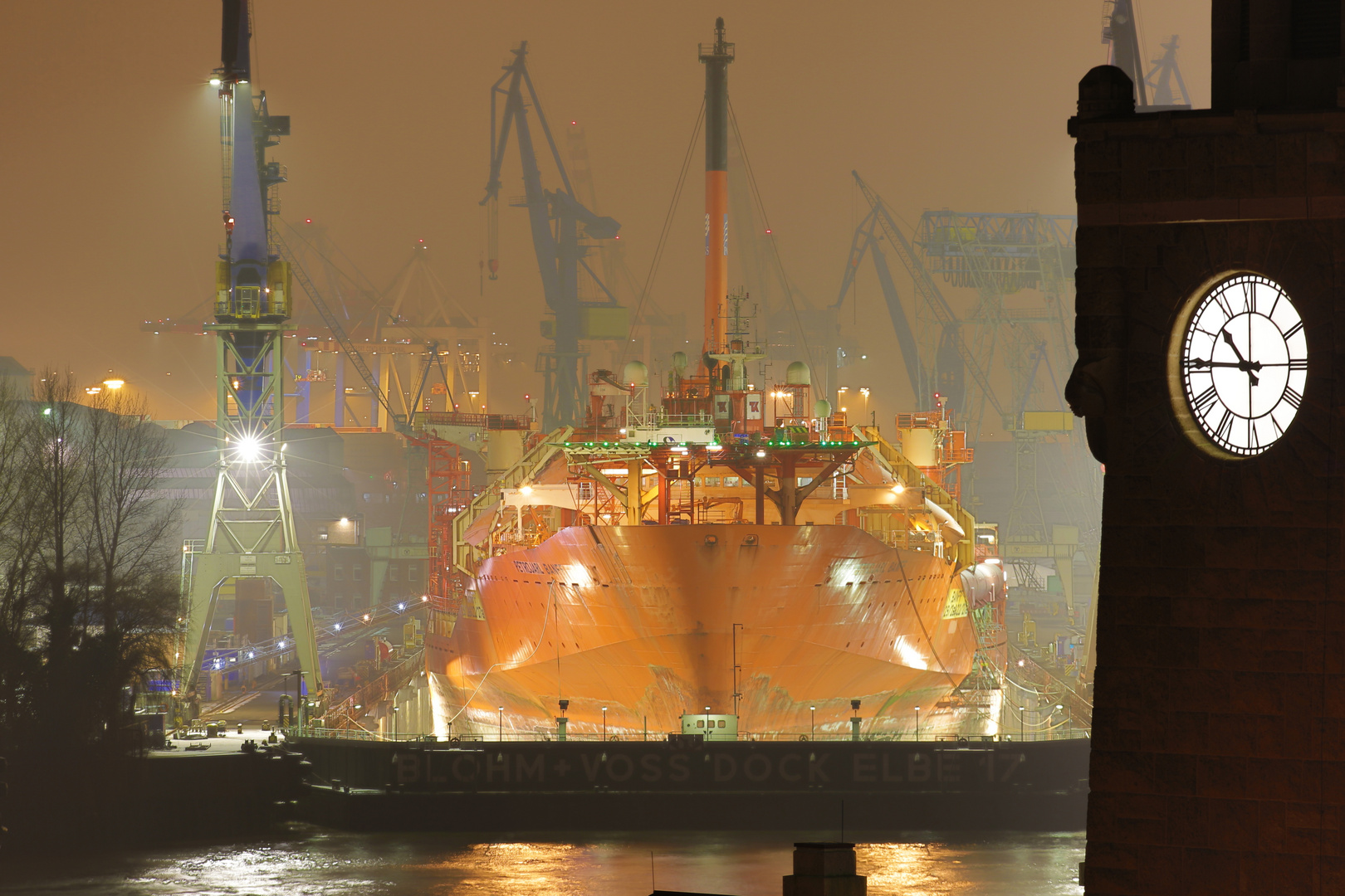 Neulich Nacht an Dock Elbe 17