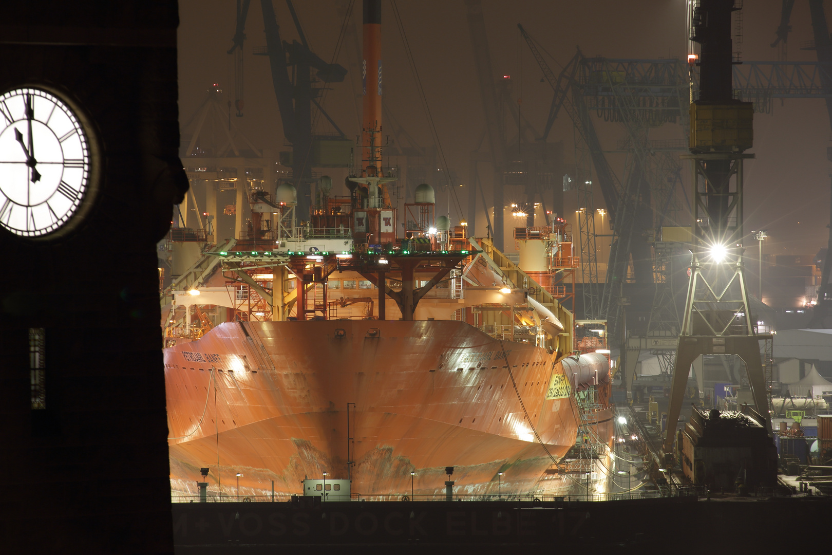 Neulich Nacht an Elbe Dock 17