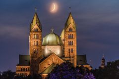 Neumond am Speyerer Dom