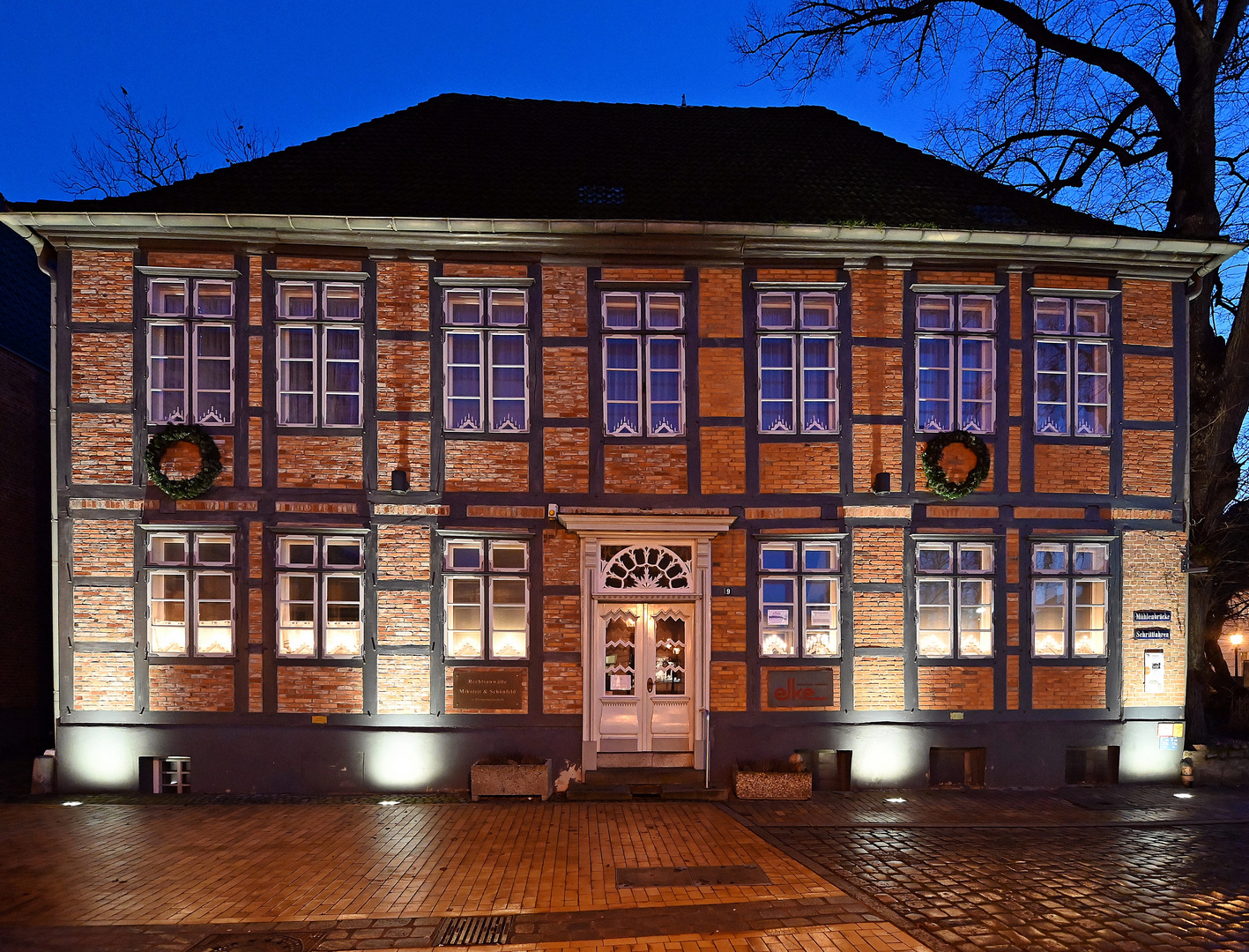 Neumünster am Dezemberabend vor Weihnachten