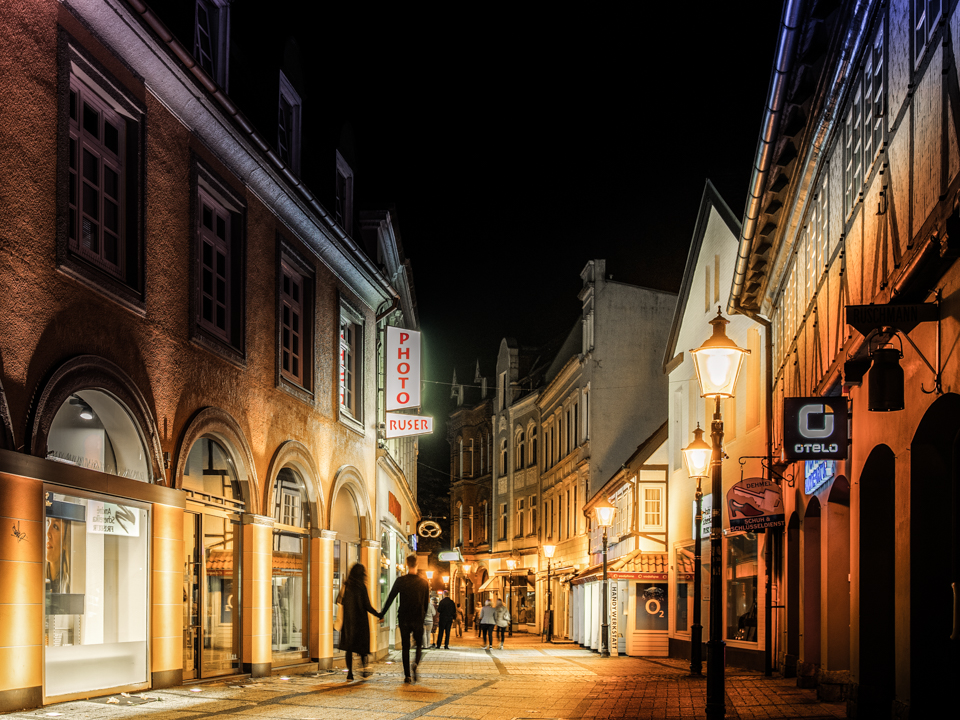 Neumünster – Lütjenstraße bei Nacht