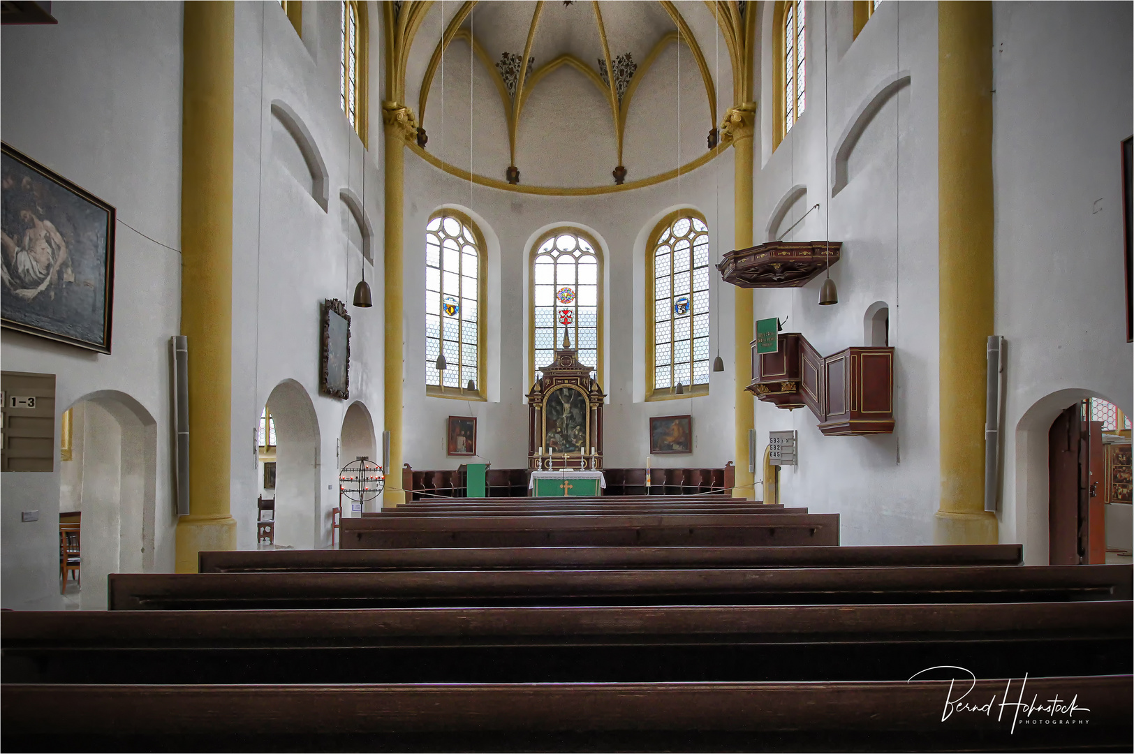 Neupfarrkirche zu Regensburg .....