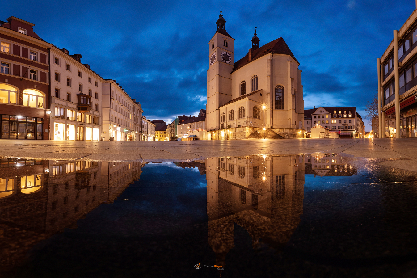 Neupfarrplatz Regensburg nach einem Regentag