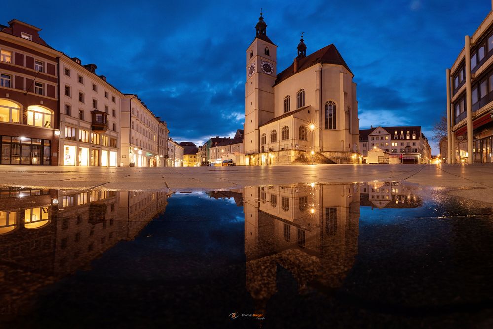 Neupfarrplatz Regensburg nach einem Regentag