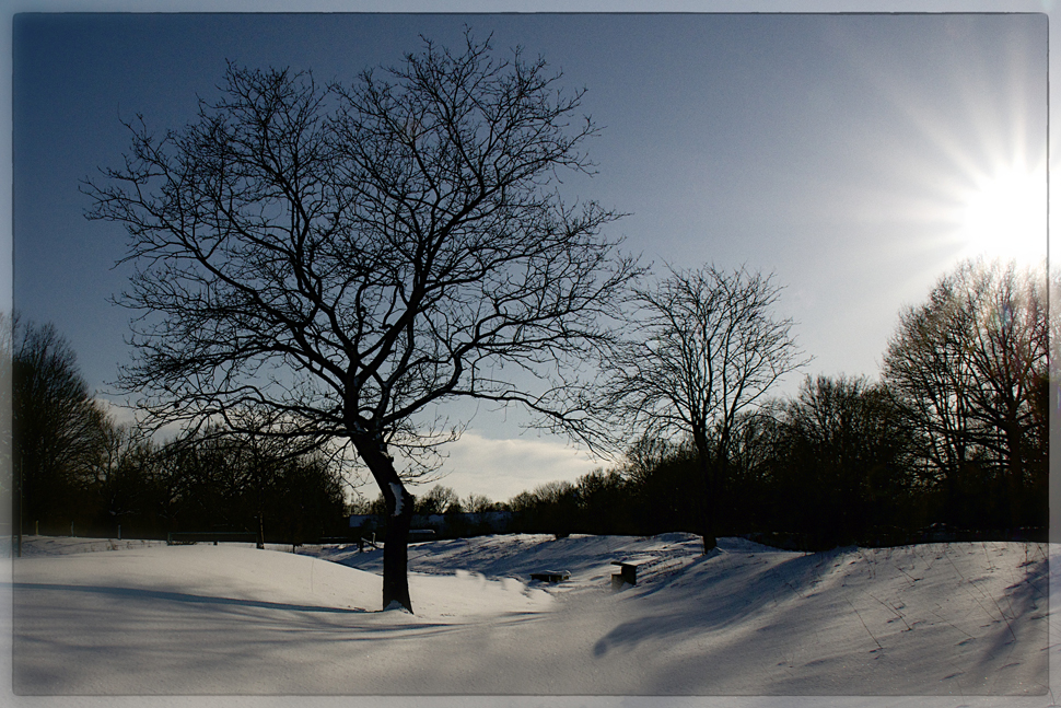 Neuschnee am Sportplatz