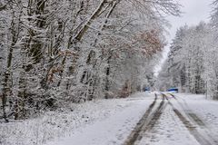 Neuschnee -blau-weiss + rot -weiss