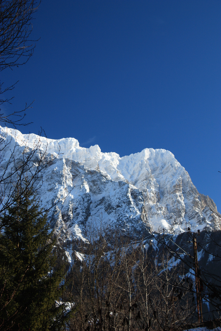 Neuschnee im Gebirge