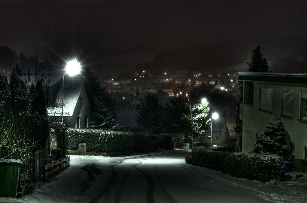 Neuschnee in der Nacht