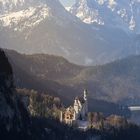 Neuschwanstein im frühen Sonnenlicht