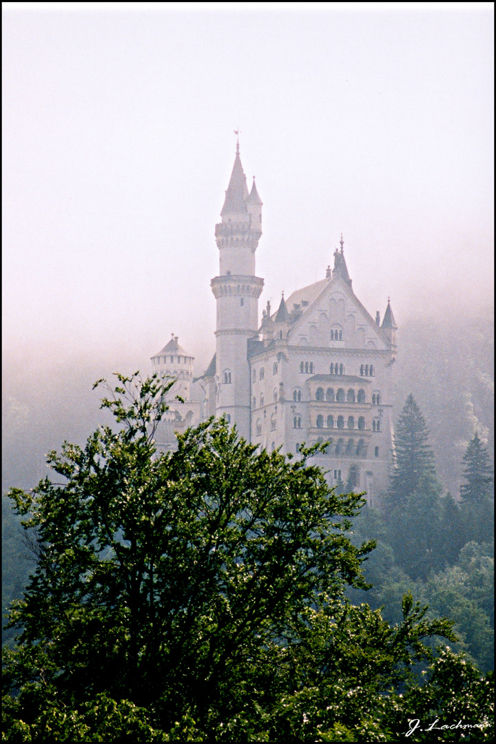 Neuschwanstein im Nebel