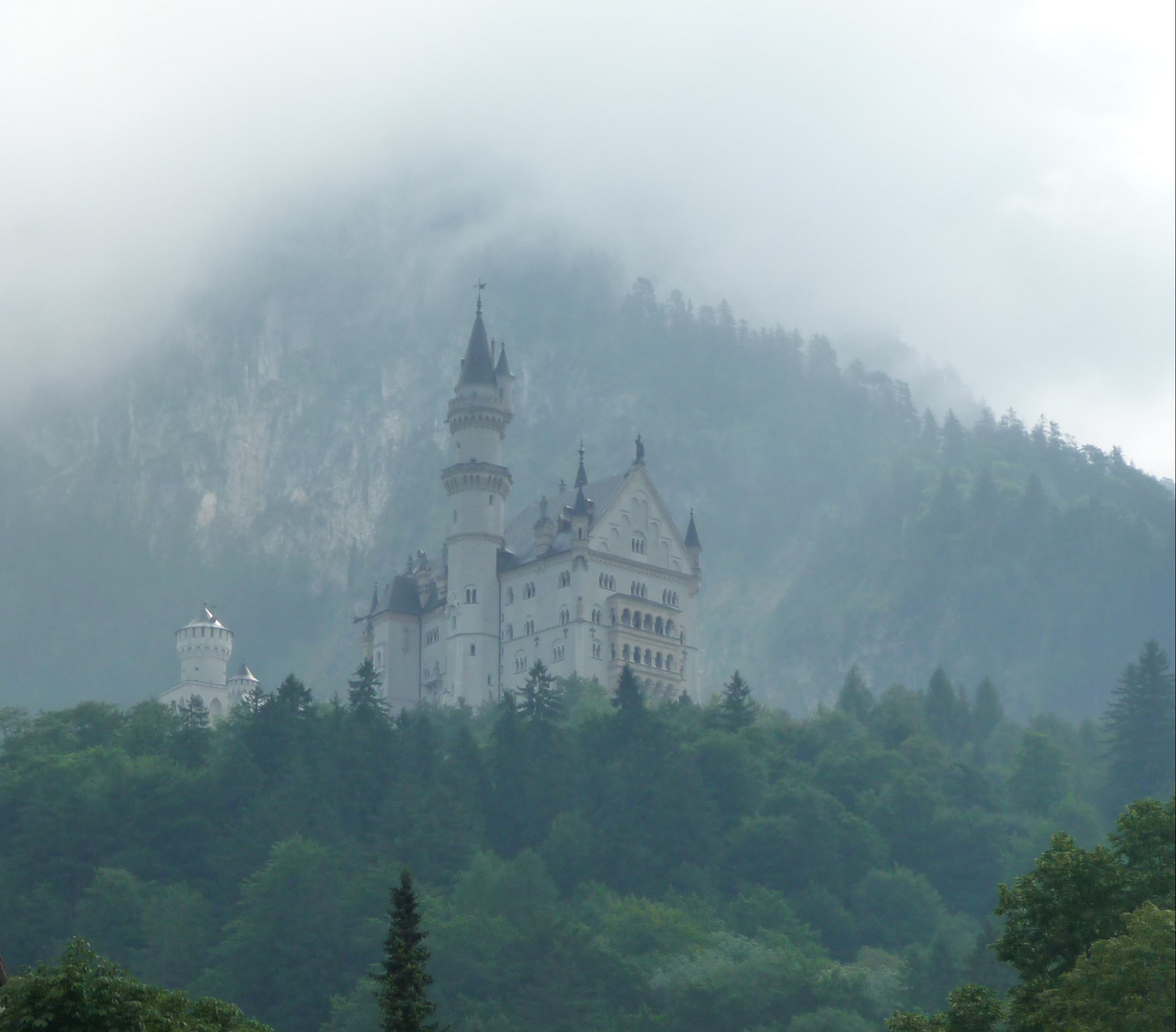 Neuschwanstein im Nebel