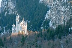 Neuschwanstein in den ersten Sonnenstrahlen