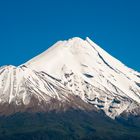 Neuseeland: Mount Taranaki, oder auch Egmont mit Haupt und Nebenkrater