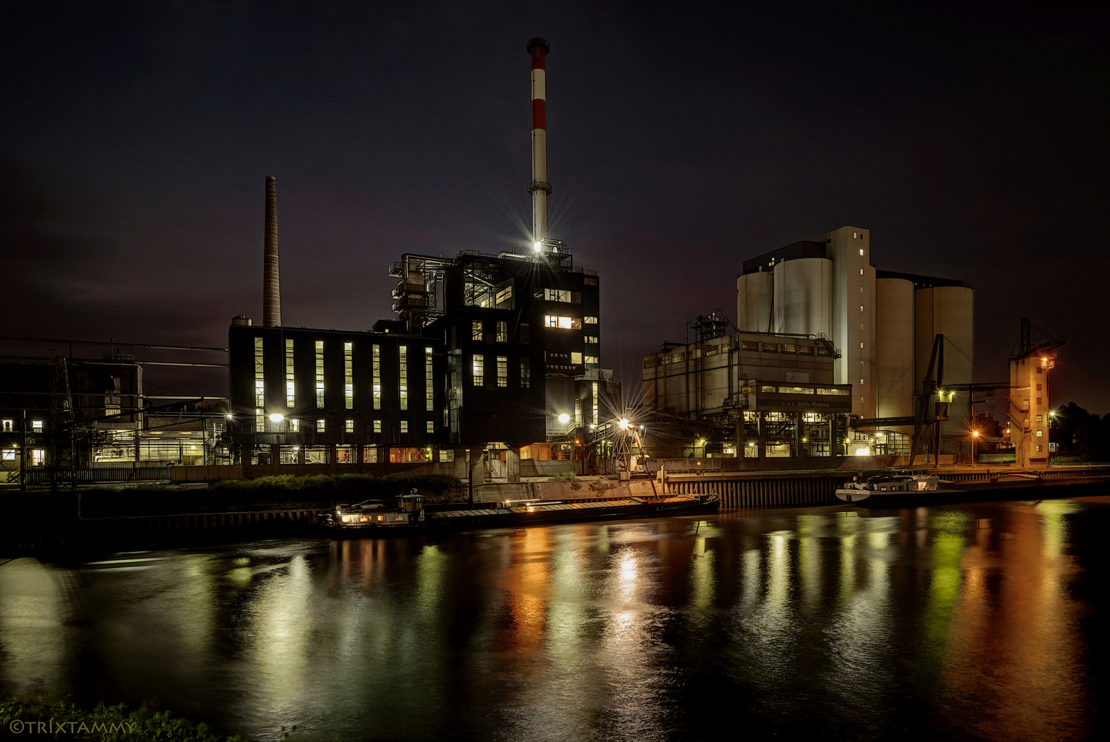 Neusser Hafen bei Nacht...