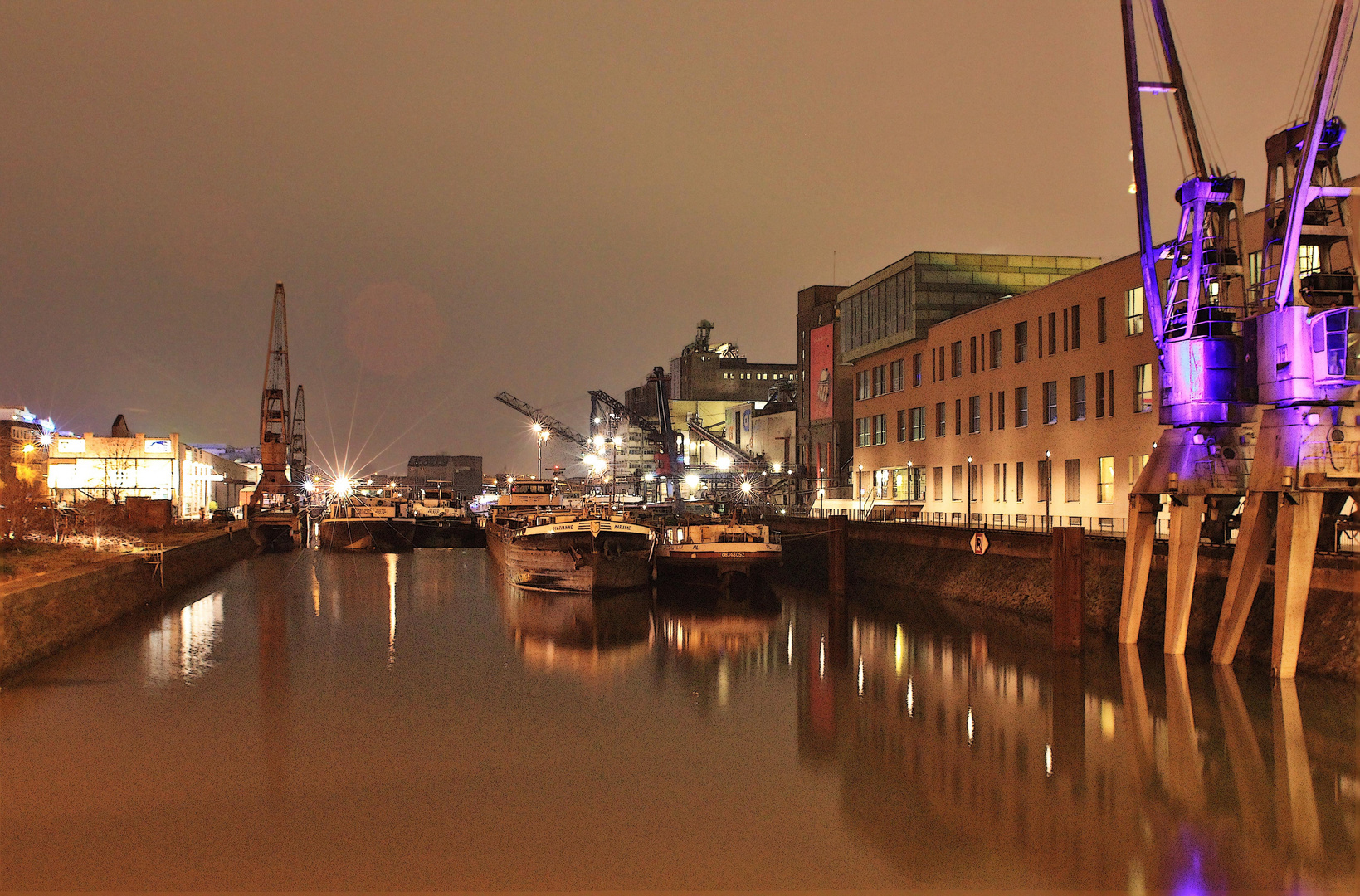 Neusser Hafen@Night