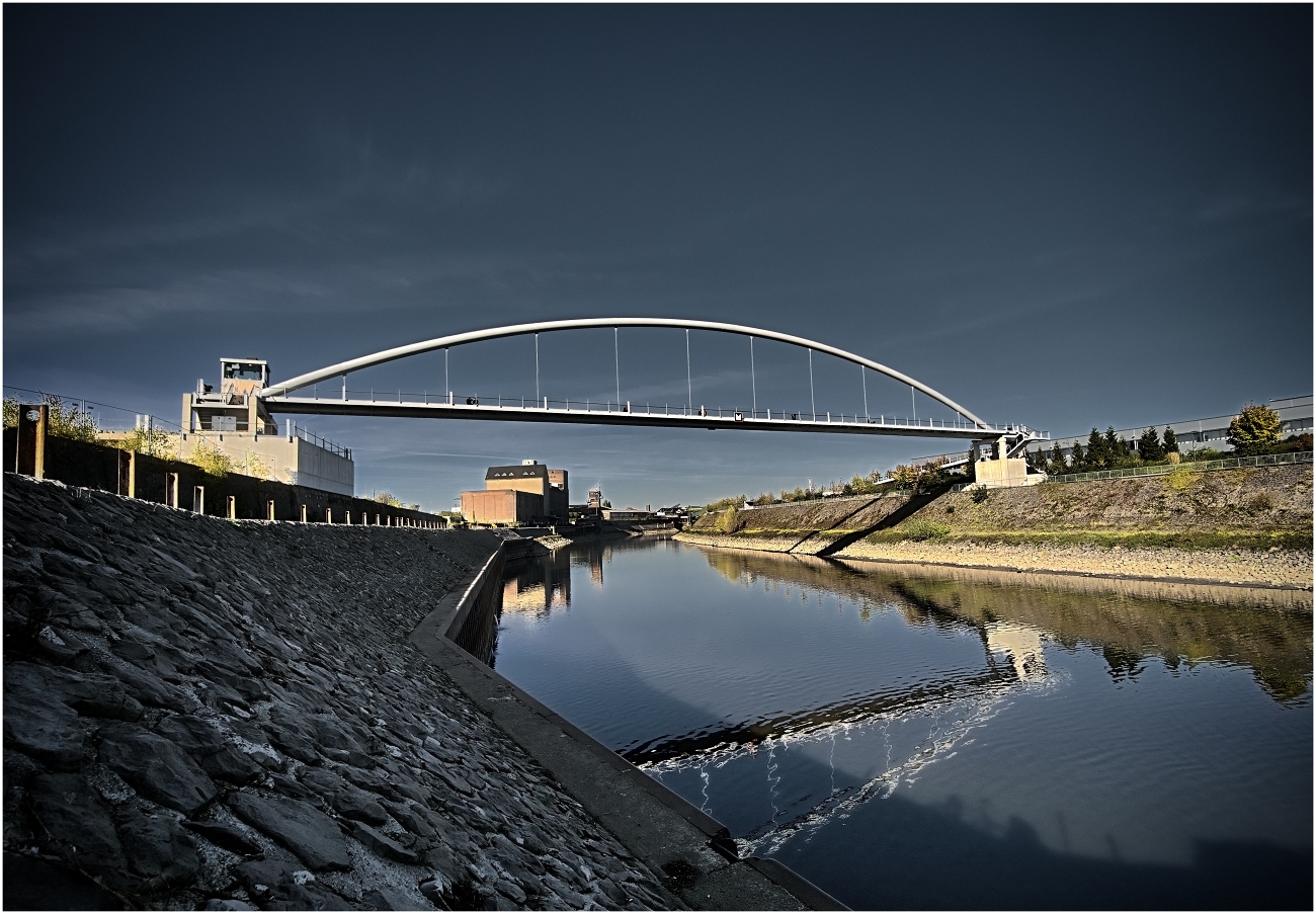 Neusser Spiegelbrücke