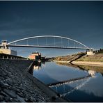 Neusser Spiegelbrücke