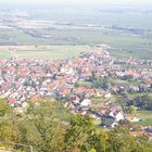 Neustadt an der Weinstraße vom Hambacherschloss aus fotografiert.