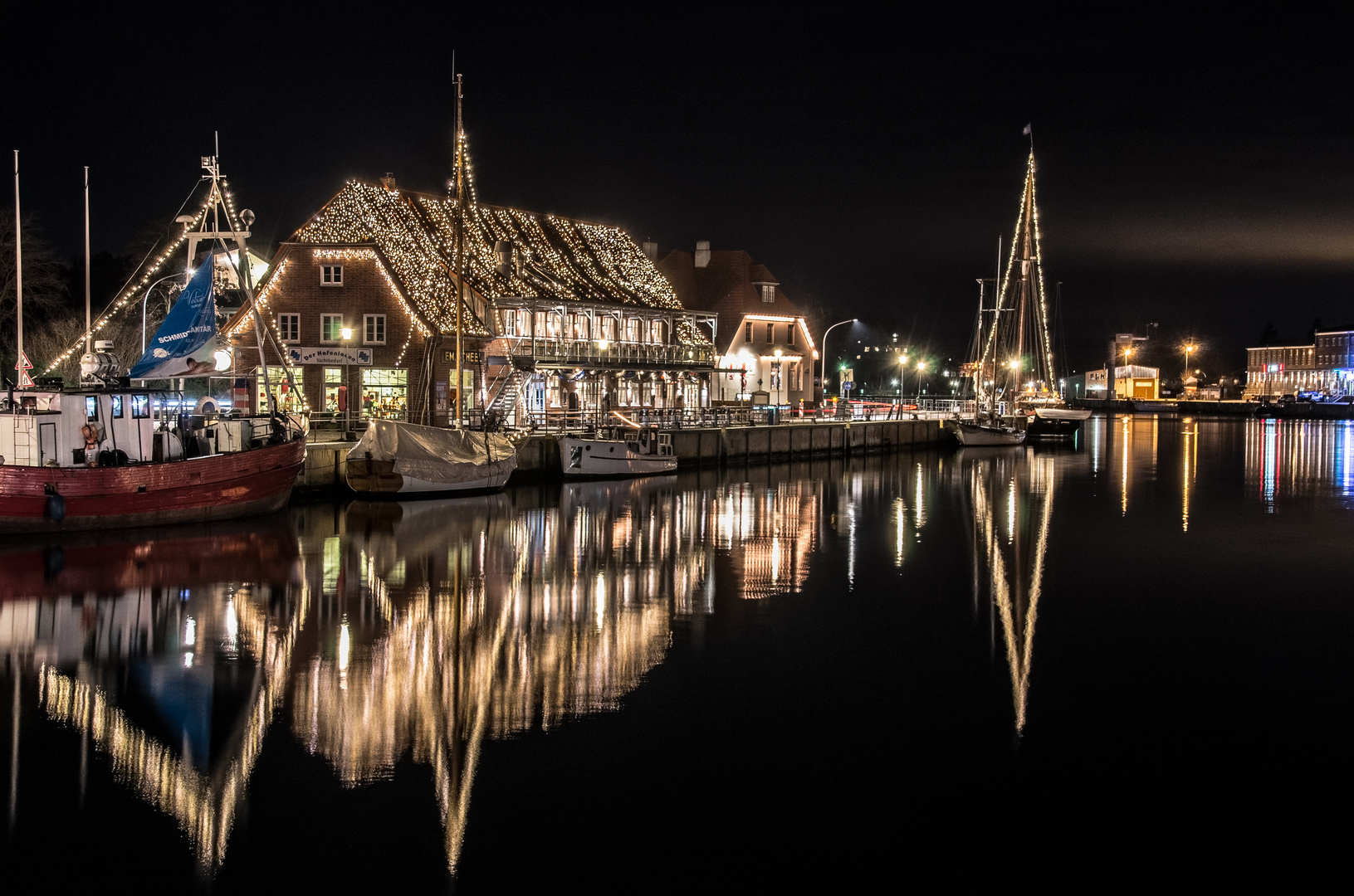 Neustädter Hafen bei Nacht