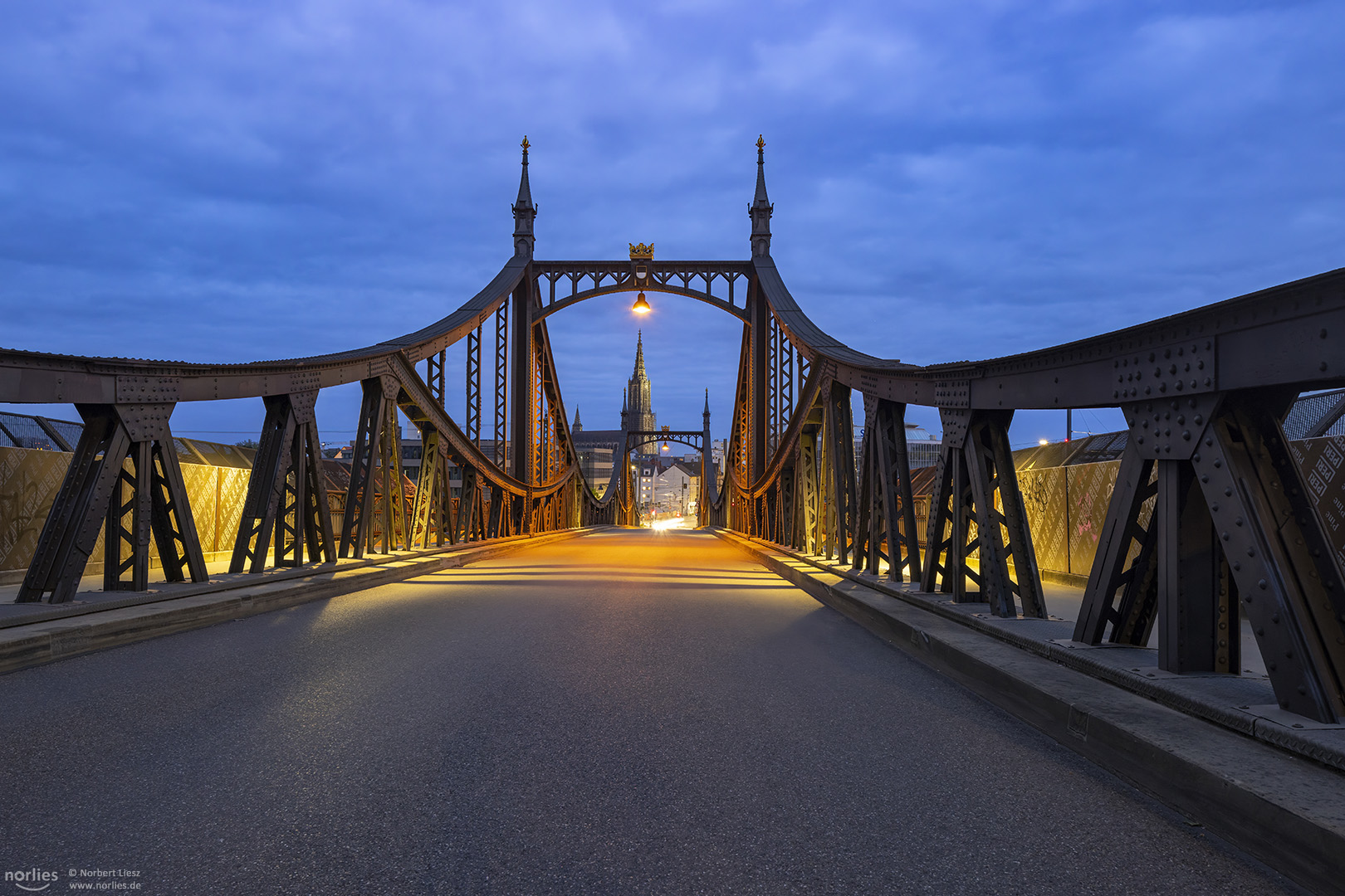 Neutorbrücke Ulm zur Blauen Stunde