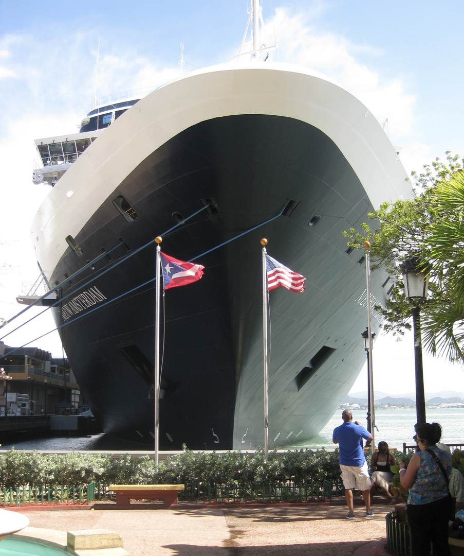 NEUW AMSTERDAM im Hafen von Puerto Rico/Karibik 