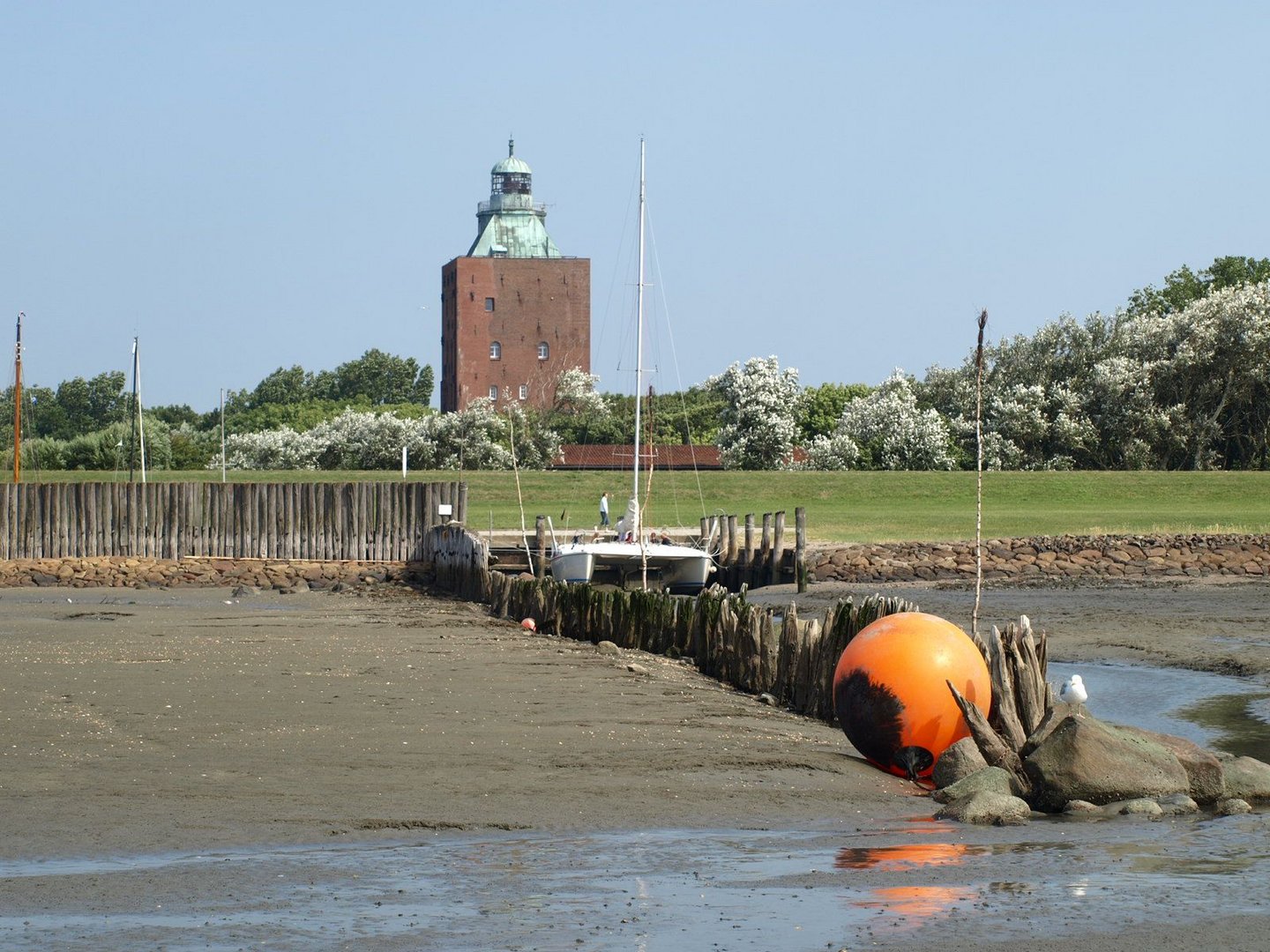 Neuwerk_405_04_Bauernhafen_Einfahrt_Ebbe_2010