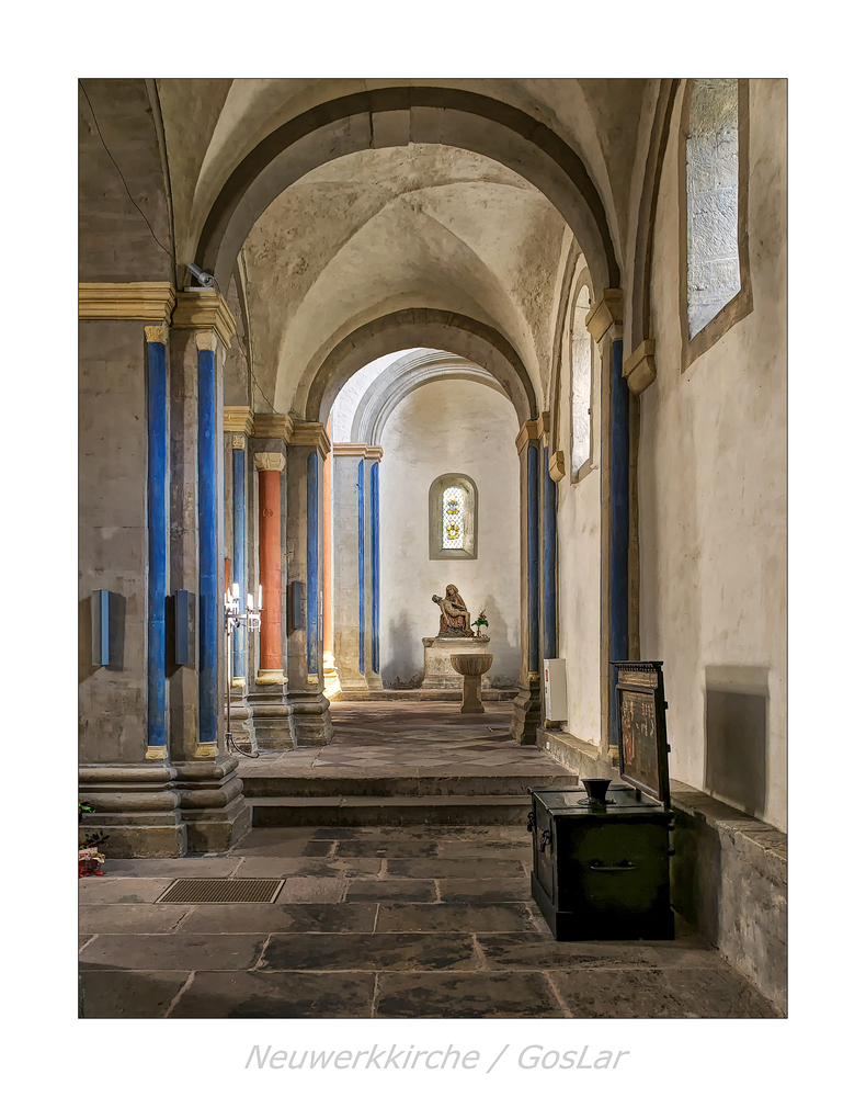 Neuwerkkirche-GosLar " " Blick in den Seitenschiff.."