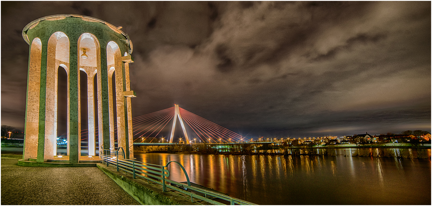 Neuwied Pegelhaus und Raiffeisenbrücke