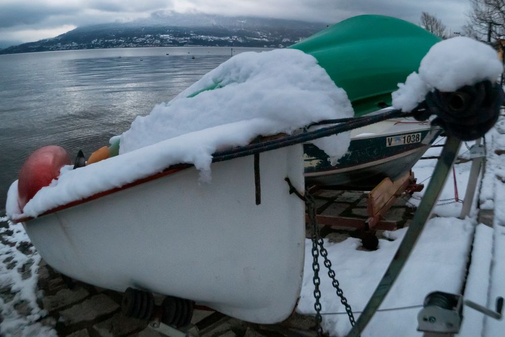 Neve sul lungolago