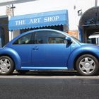 New Beetle vor Galerie- feel blue ;o)