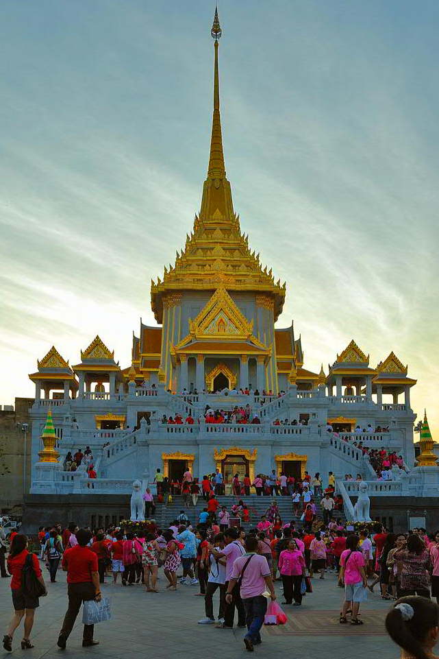 New built pagoda in Wat Traimit, Bangkok