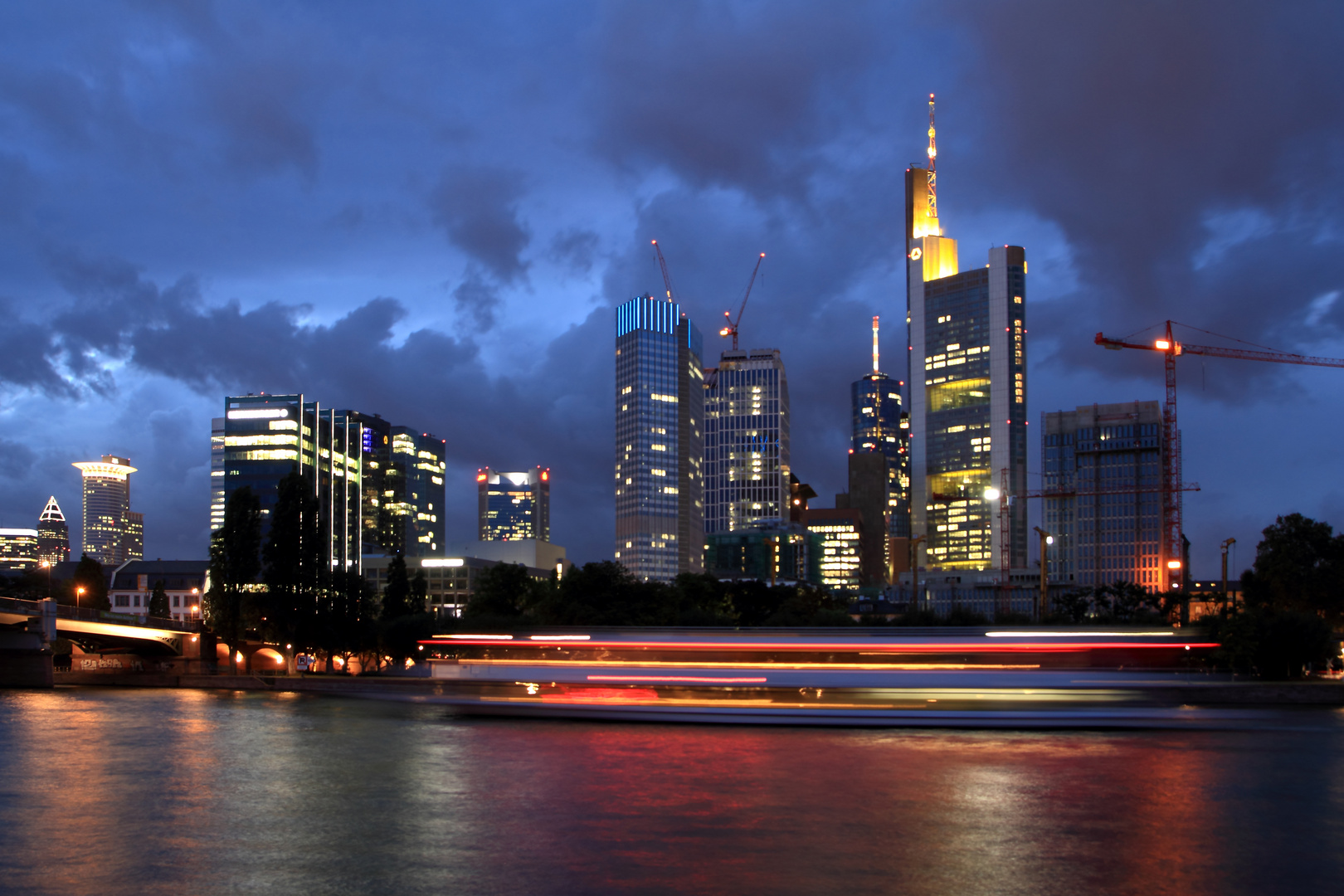 New- Frankfurt bei Nacht 1