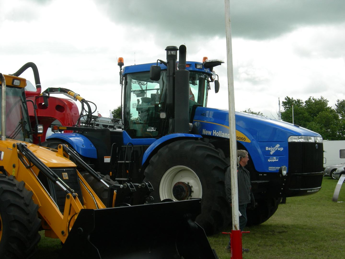 New Holland 9060 ; 542 PS