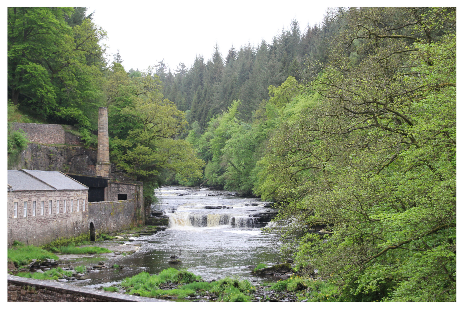 New Larnak Clyde River in Farbe und bunt