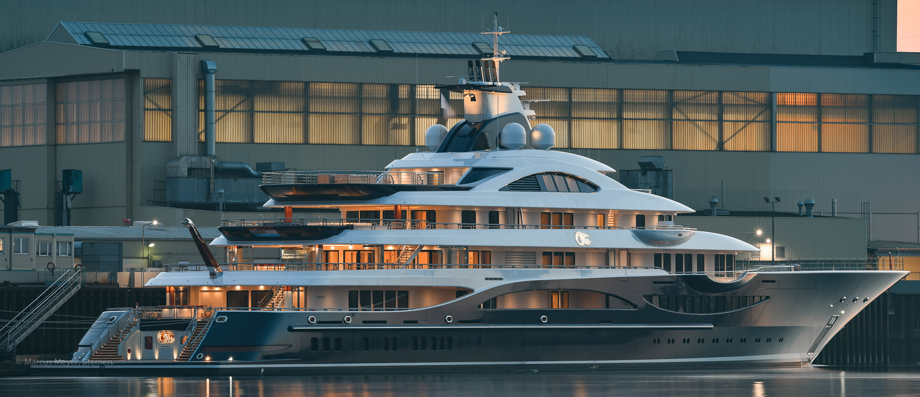 New Mega Yacht Tis