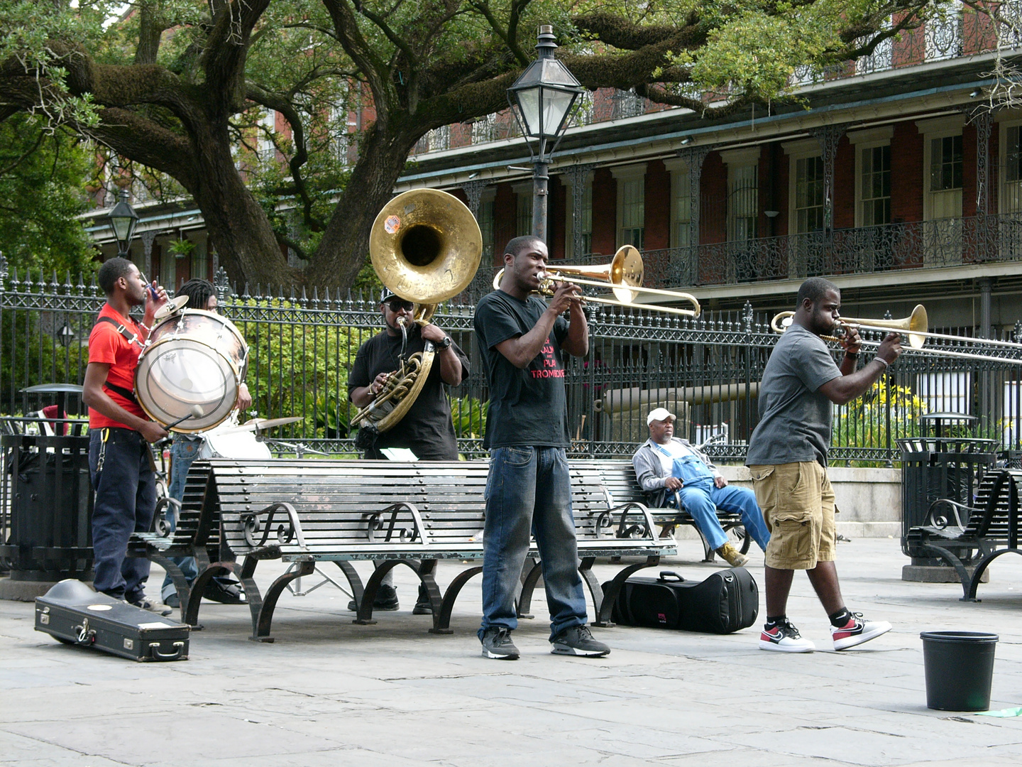 New Orleans Music / Streetshot / Leica Digilux 2