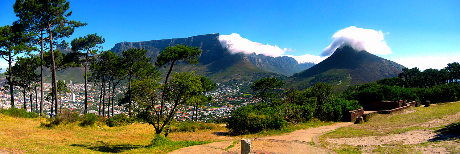 New Upload - Table Mountain 12 Apostel und Lion's Head mit Mützchen