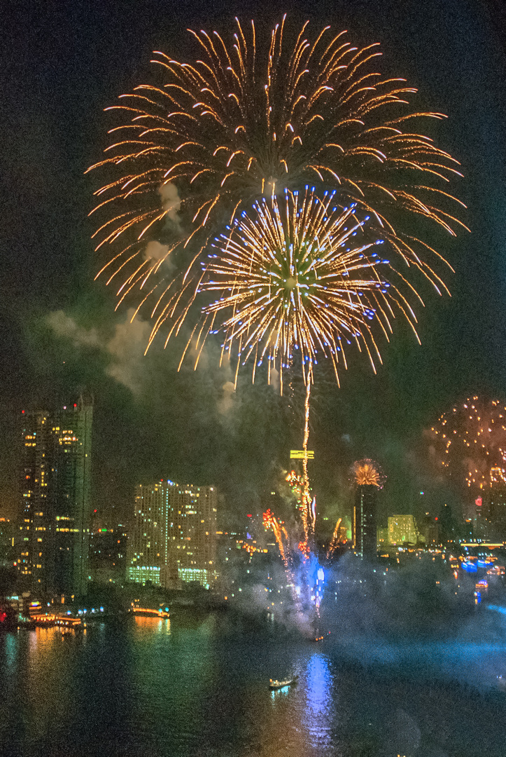 New Year's Eve fireworks over Chao Phraya