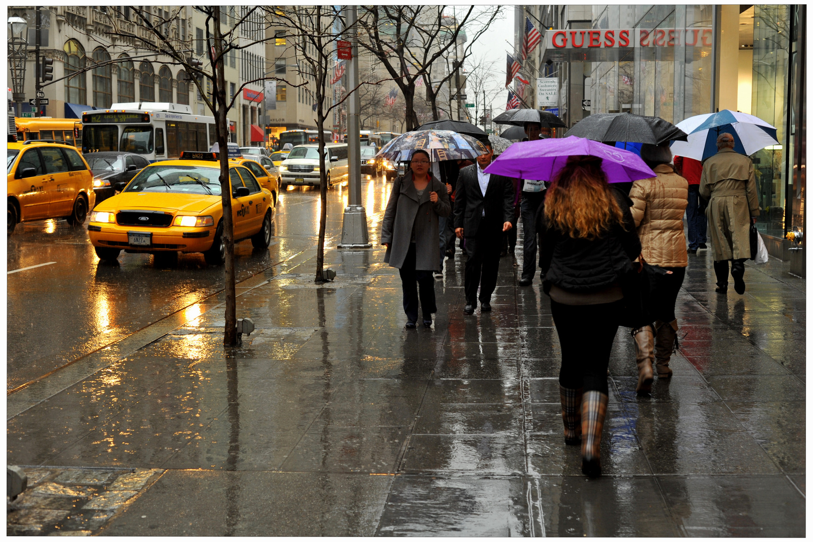 New York 2011, en the 5. Avenue, tiempo lluvioso (Regenwetter), dedicada a bamlebie