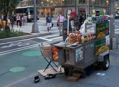 New York - 21 - Hot Dogs and Pretzels