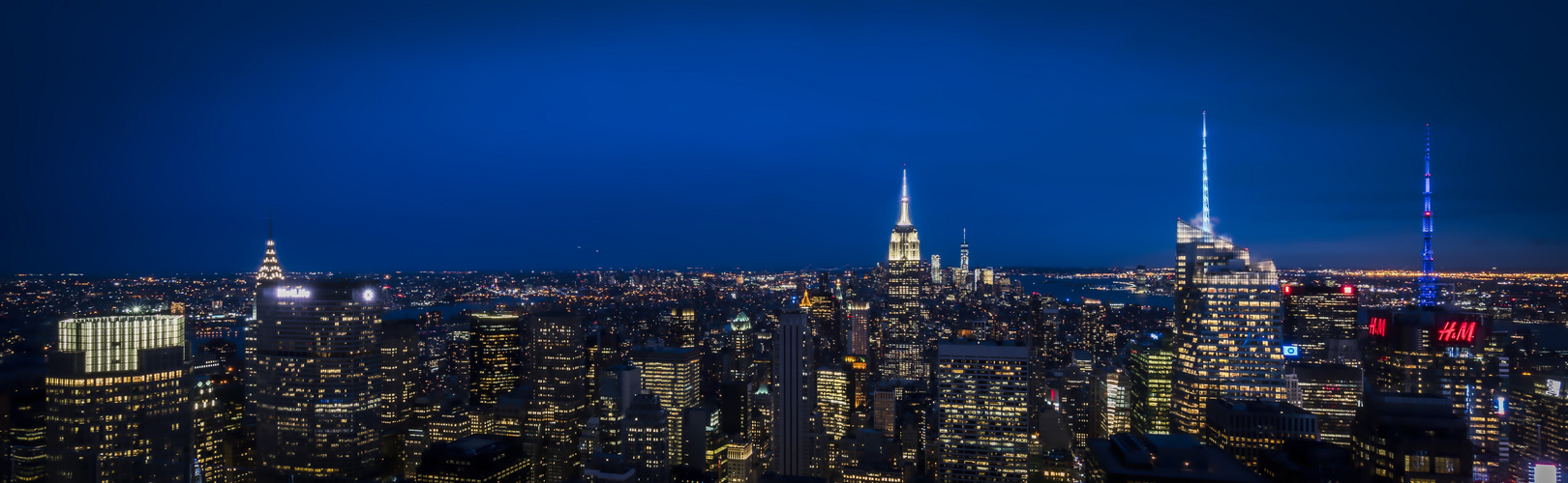 NEW YORK - blue hour from Rockefeller Center