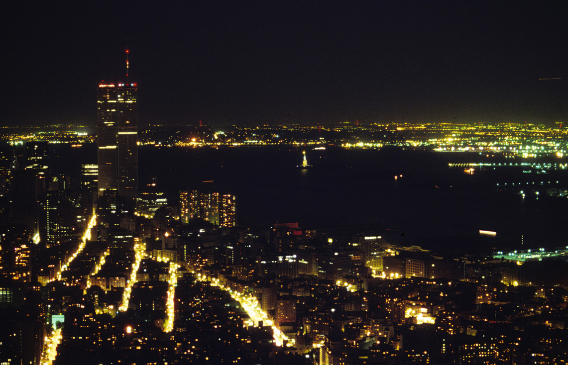 New York by night , Towers of the World Trade Center , Statue of Liberty