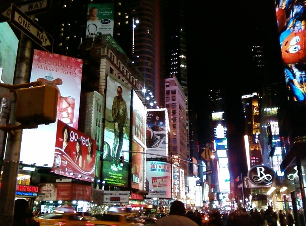 NEW YORK CITY IN MOTION AT NIGHT