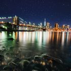 New York City mit Strand bei Nacht