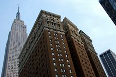 New York - E 34th Street - Herald Towers & Empire State Building 02