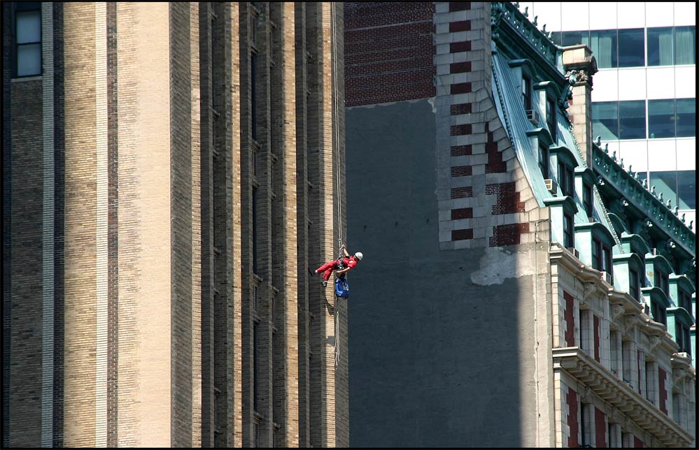 New York Moments #14 - Man at work