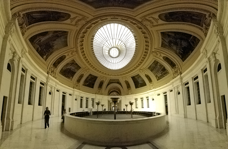 New York: Museum of Indian Art. The Hall